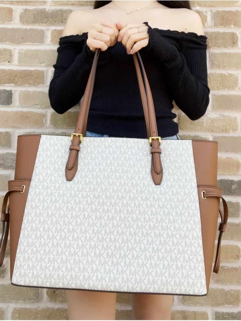 Michael Kors White and Brown MK Signature Tote - Picture 4 of 8